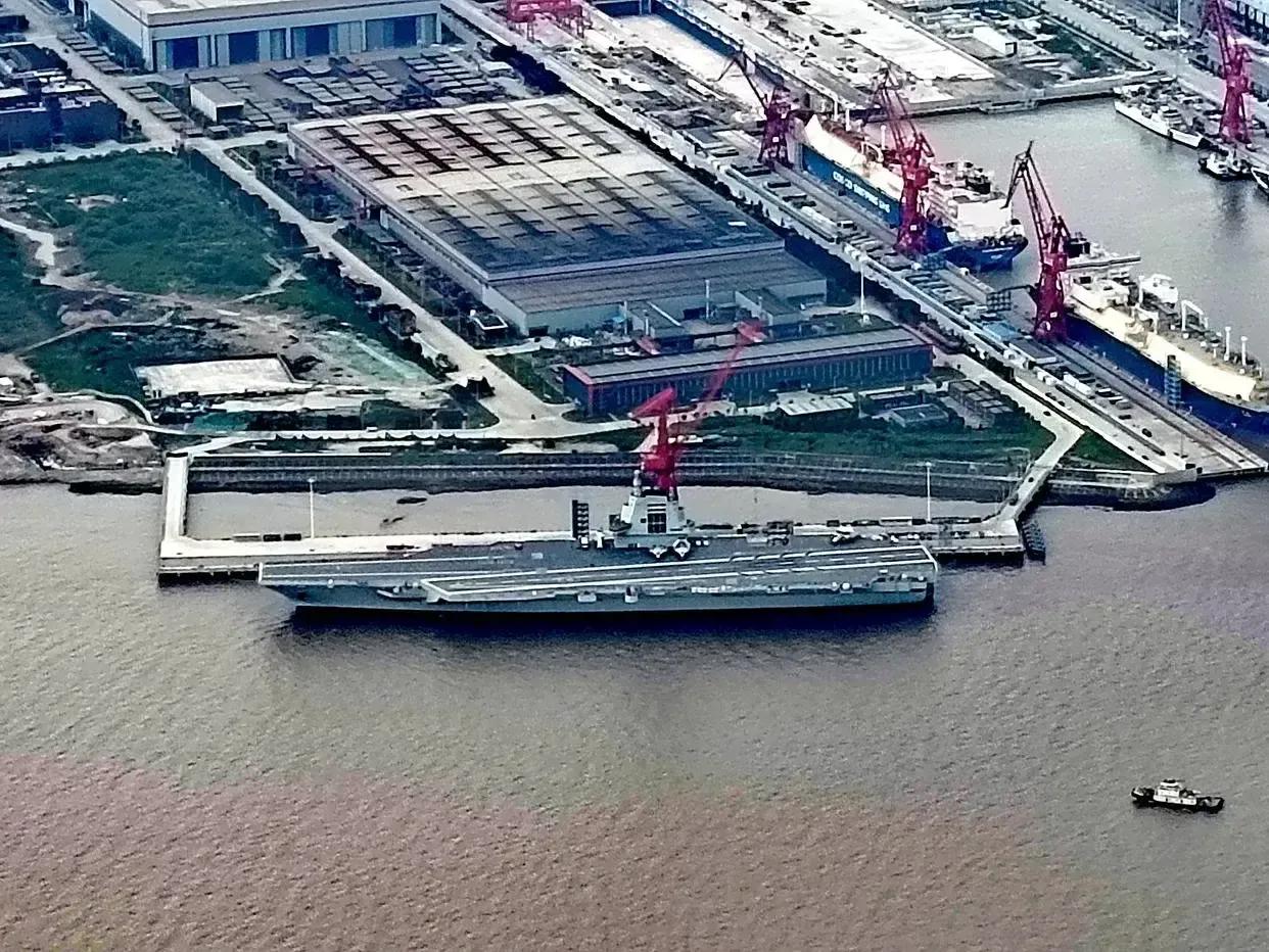 昨日，中国海军南海舰队又增加了4万吨级别的水面舰艇，舰队的排水量吨位又进一步增加
