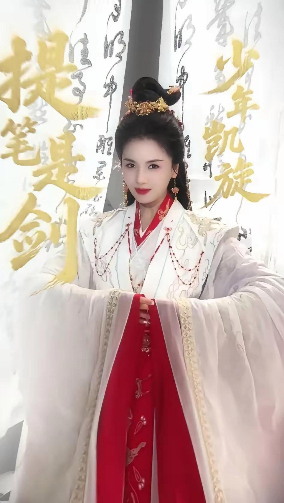 刘涛可太明白怎么抓住流量啦！好多明星都给高考送祝福，刘涛也不落下。没想到今天她特