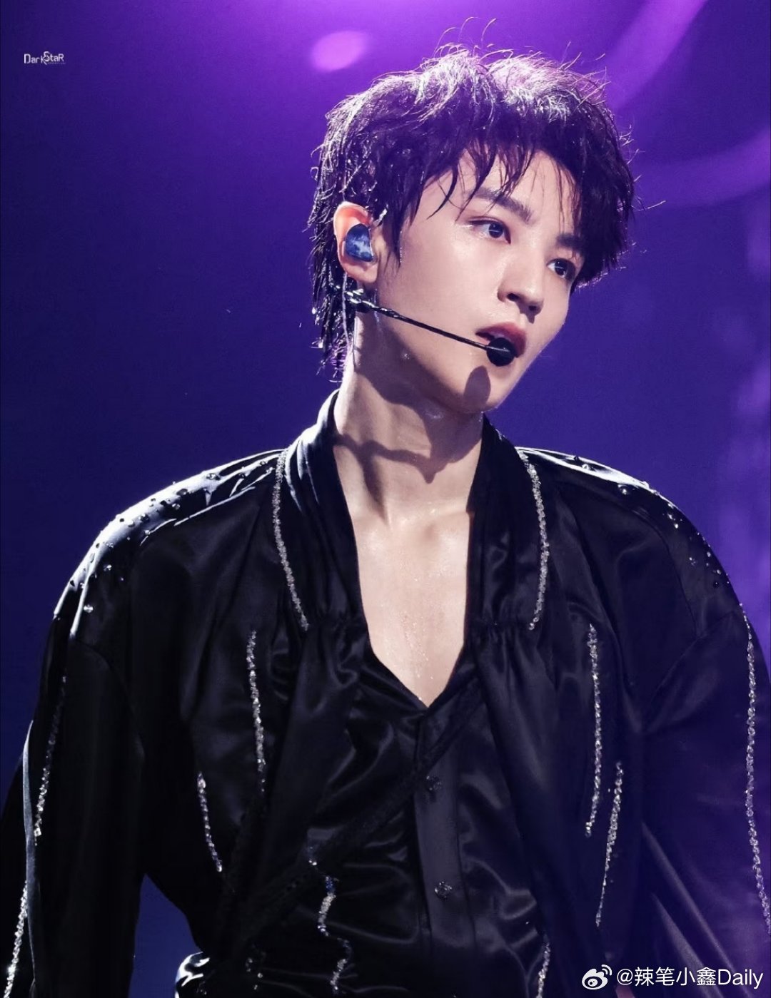 王俊凯皮肤皮肤是凯皇最不值得吹的，颜值和实绩才应该吹爆，王俊凯三一其随 内娱颜值