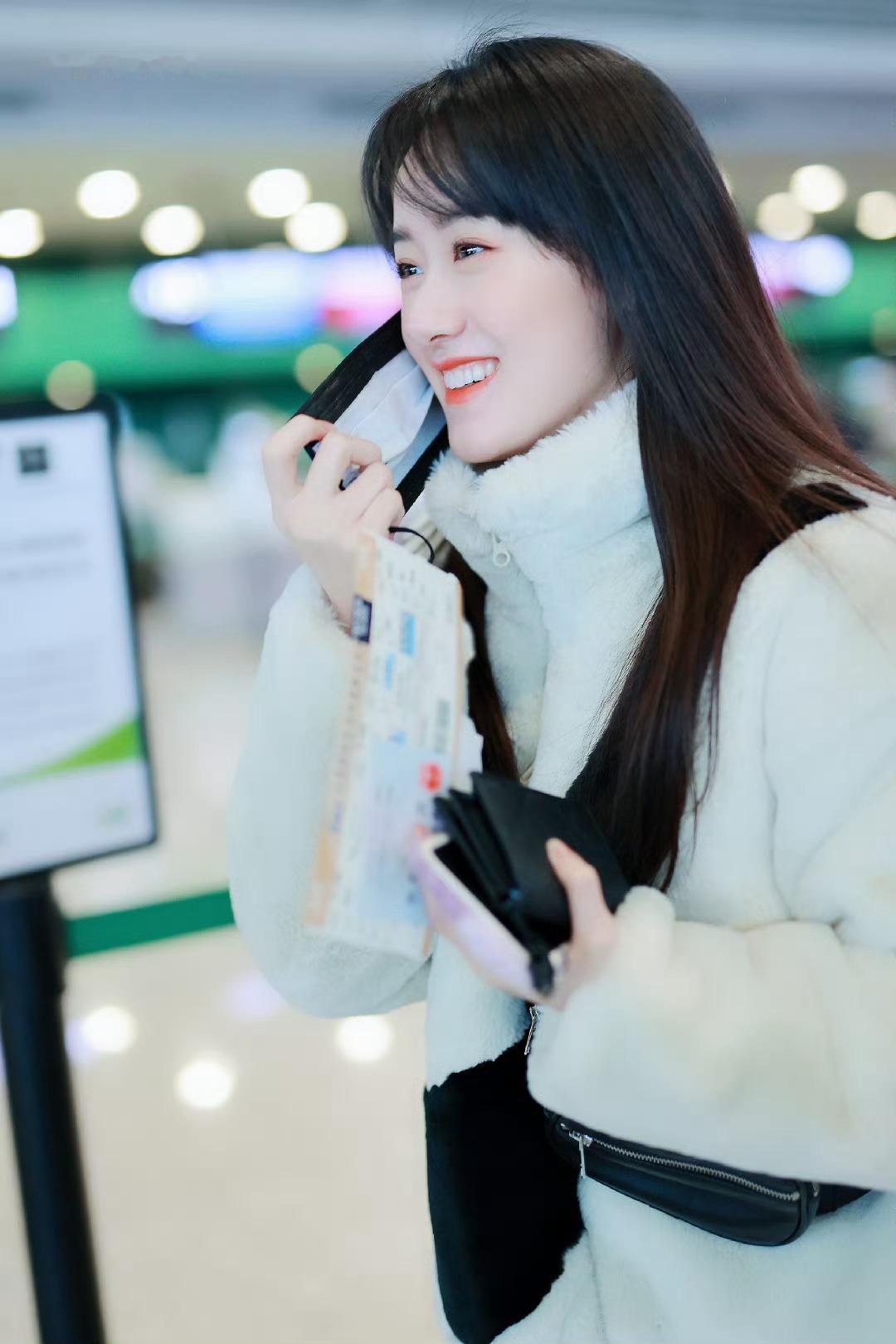 向全世界安利袁冰妍yby袁冰妍未来可期镜头的对视 哪怕隔着屏幕 也是我们灵魂的契