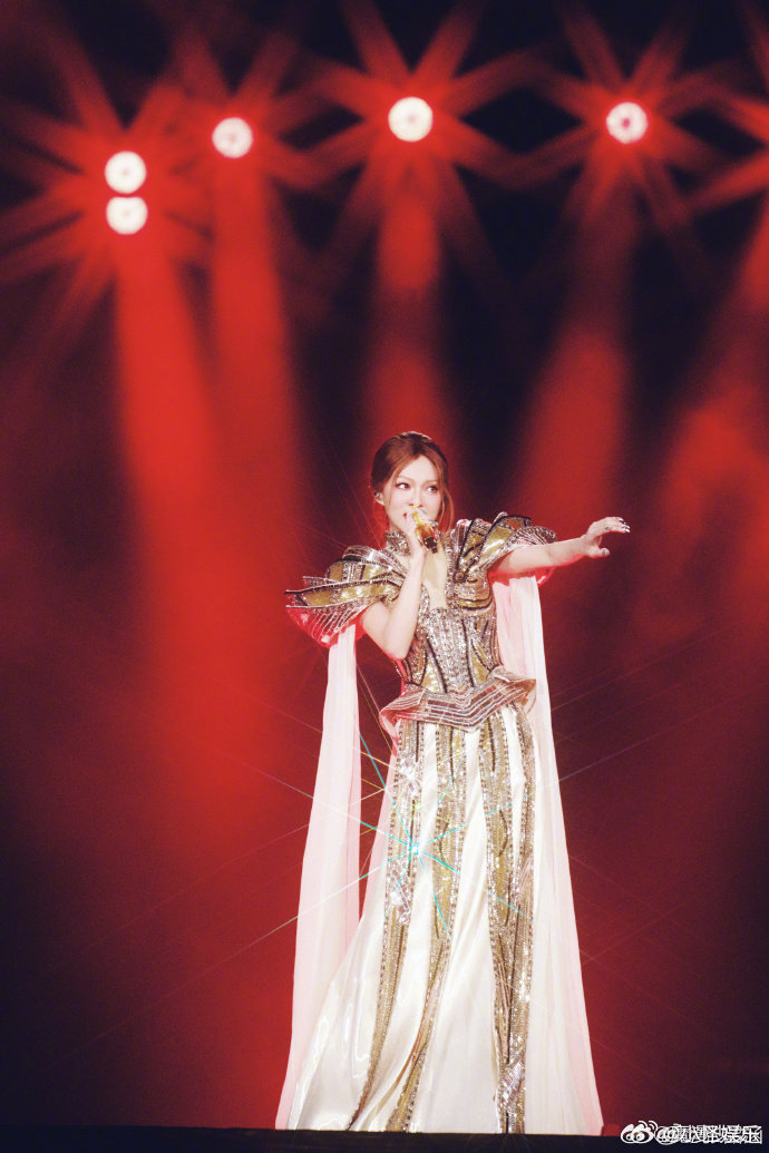 张韶涵这15S是我能听的吗 这波必须封神！张韶涵《大小孩》15S预告，穿透灵魂的