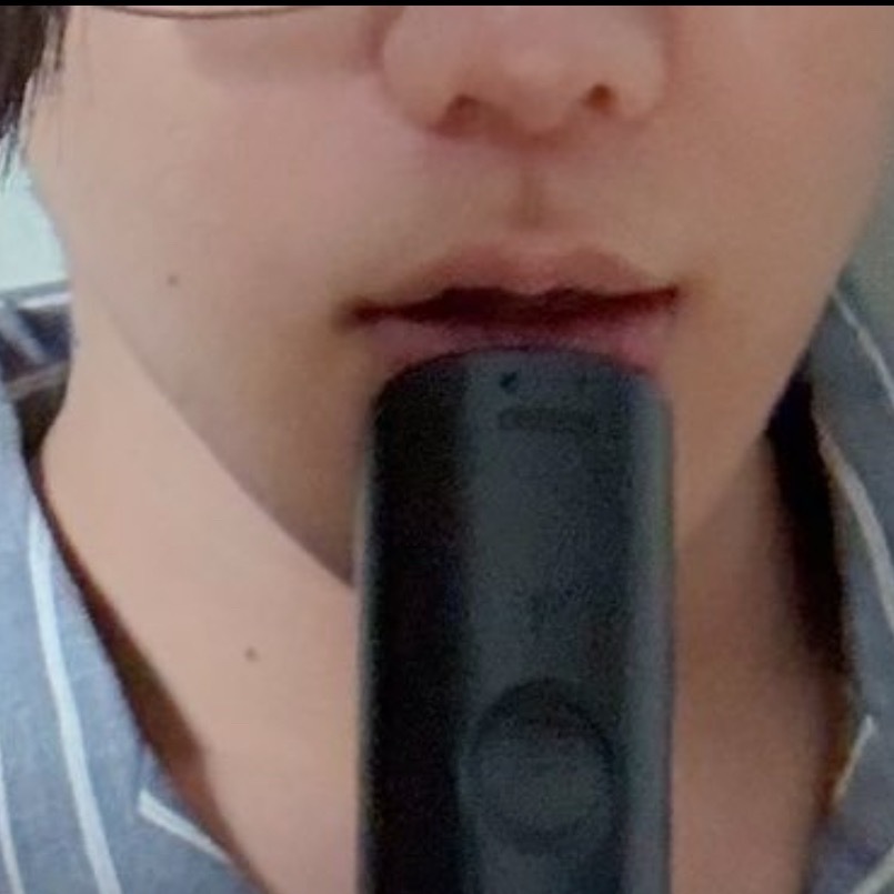 还把近视眼镜裁了，让我看看眼镜咪呗 ​​​