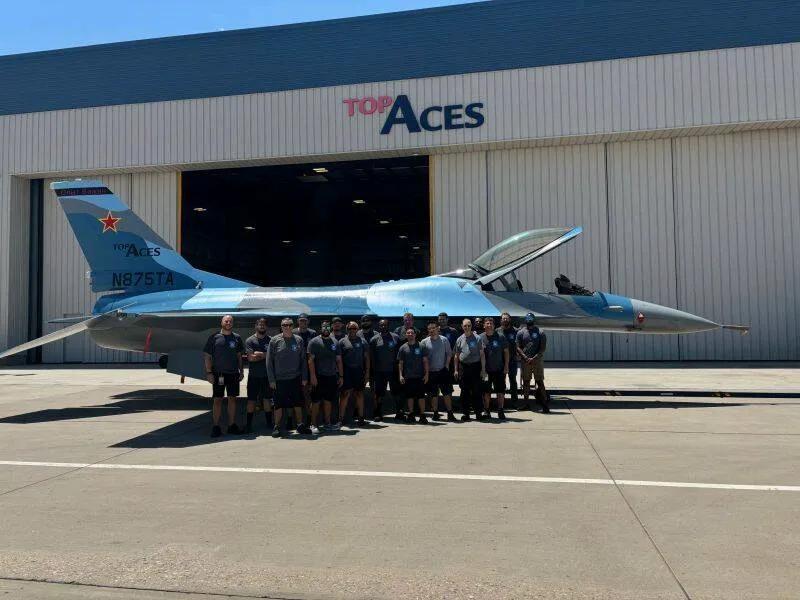 【这是F-16战斗机，不是俄罗斯空天军战机】这架俄罗斯空天军涂装的F-16隶属加