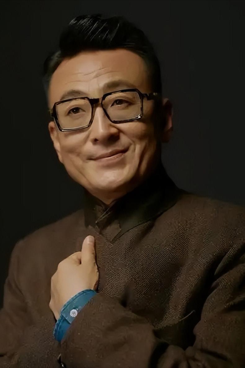 主持人窦文涛说，有的人喜欢改造世界，有的人喜欢解释世界，我跟他们不一样，我喜欢享