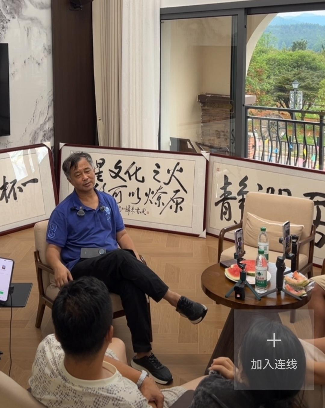 专业乐队走进上海流浪大师沈巍居住的民宿，沈巍再一次成为网络文化传播的重要推动者。