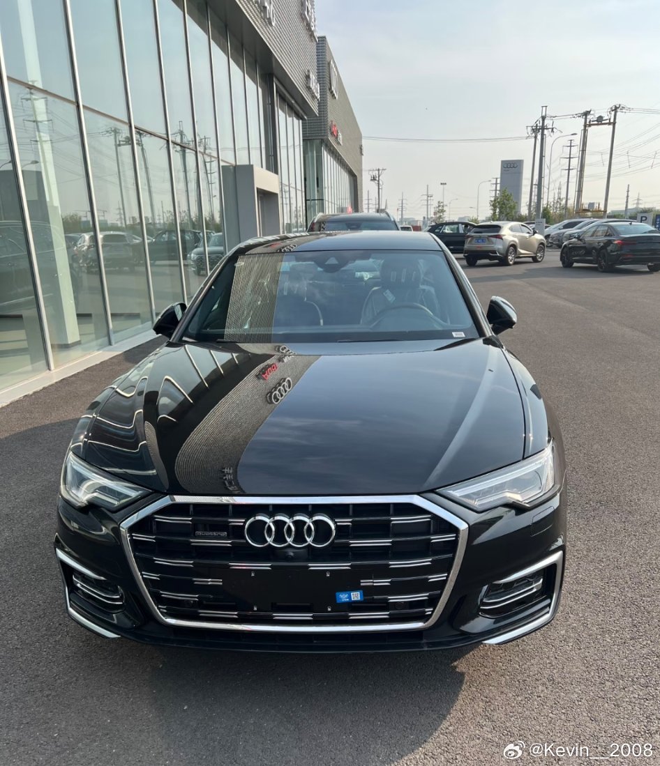 感觉奥迪确实没有小米SU7好看了 