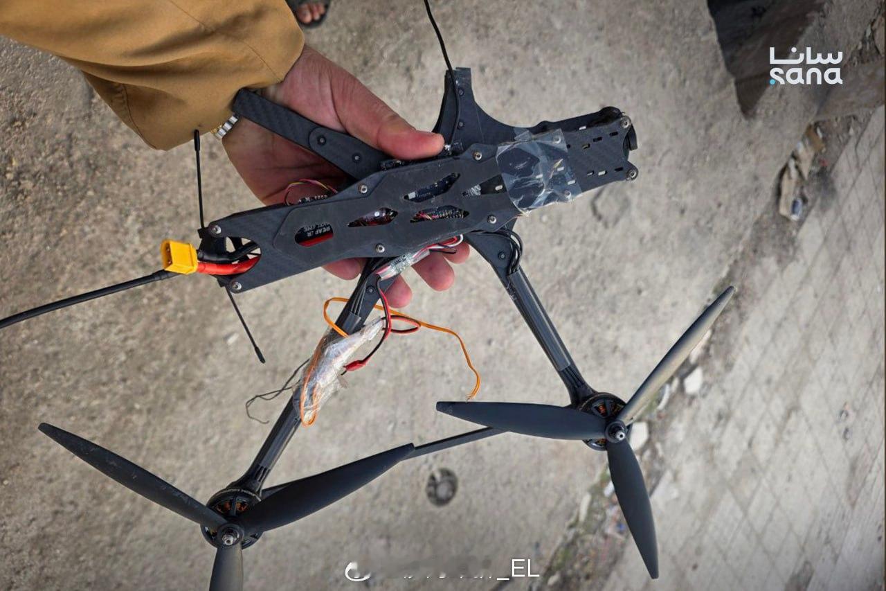 叙利亚阿勒颇市，今天HTS击落的库尔德武装的FPV无人机。今天HTS又有一个人被