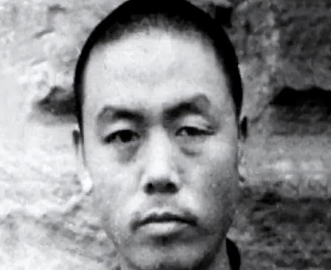 1950年，托儿所的女所长去买菜，发现菜贩子有些眼熟，说话时还带有河南口音，经过