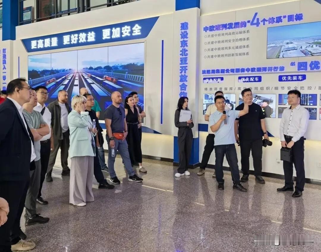 陆港联通欧亚 
跨境链接全球
沈阳国际陆港产供链
推介交流活动成功举办
沈阳开行