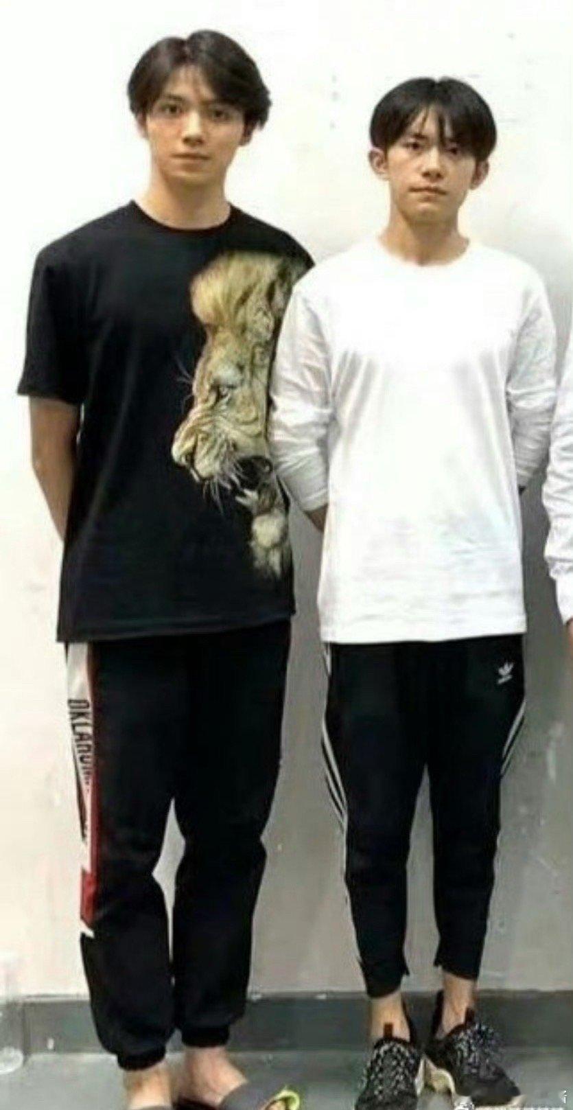 易烊千玺当时好青涩，看起来有明星范儿吗 