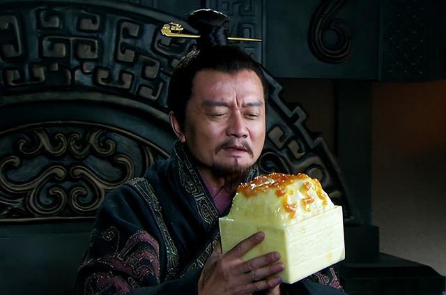 汉末三国时期有一位著名的“网络红人”，被网友戏称为“骷髅王”，死前还高呼想要喝“
