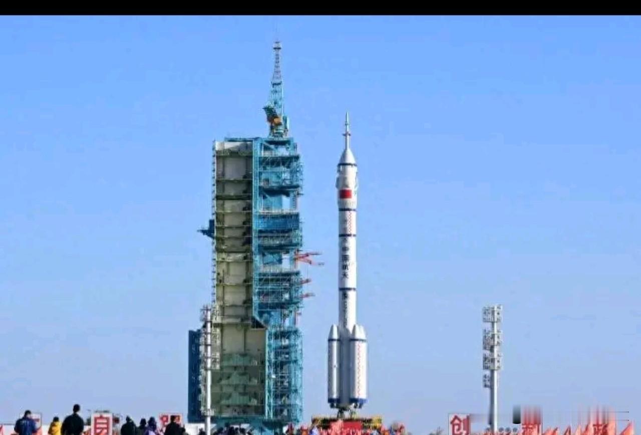 神舟二十三号升级亮点超实在！舷窗改成三重防护，更抗烧蚀、防碎片，航天员更安全 。