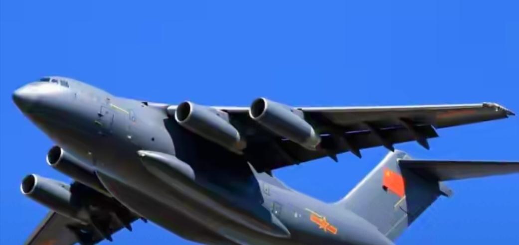 12月4日《解放军报》披露，一支年轻的特种机部队在一次远海训练时突遇险情。当时2