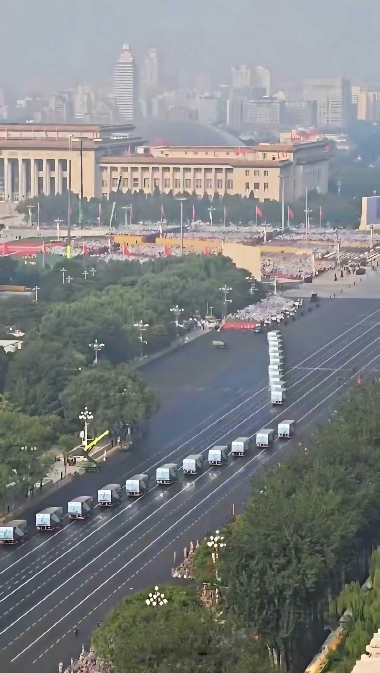 九三盛大阅兵太震撼了！一件件大国重器亮相，看得热血沸腾。而这次大阅兵场上，比亚迪