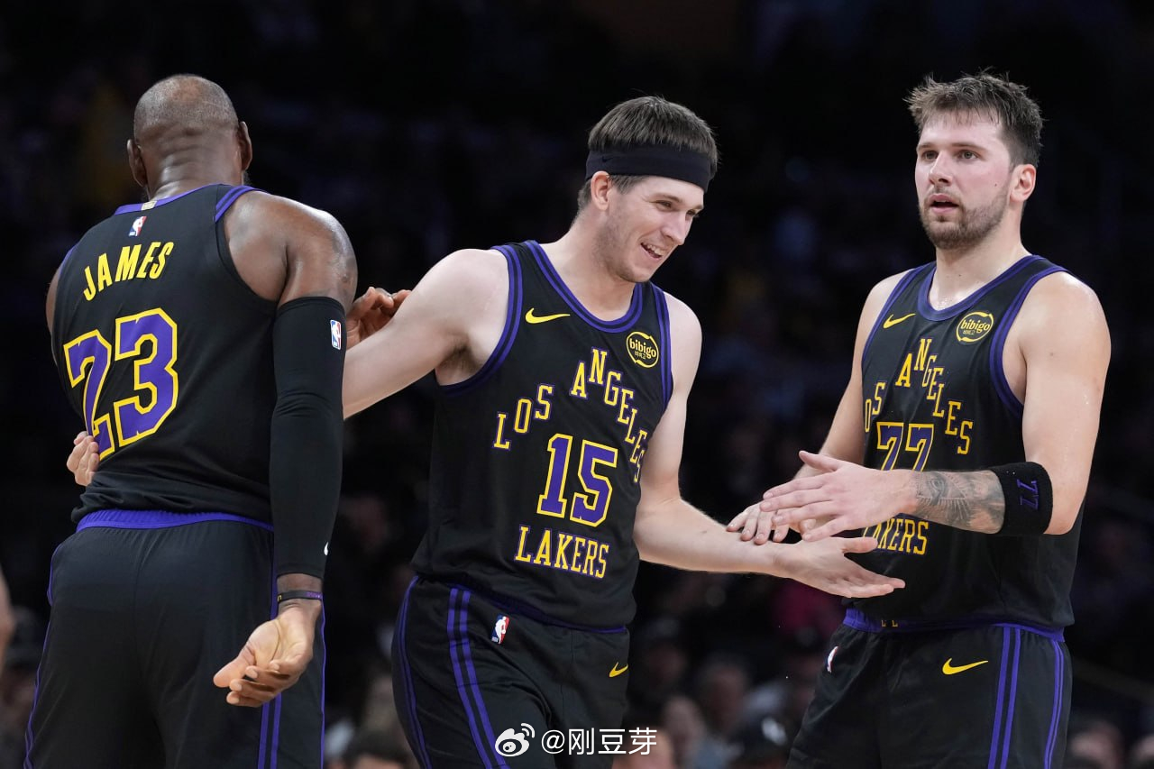 NBA 火箭可能做梦都会笑醒！挣扎了一赛季后，没想到抽了个上上签！随着湖人不敌独