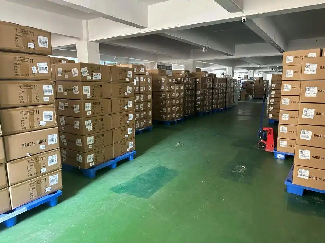 老板找我谈话：说社保涨价，公司替我个人交的5百下个月开始从我工资扣，我面试的时候