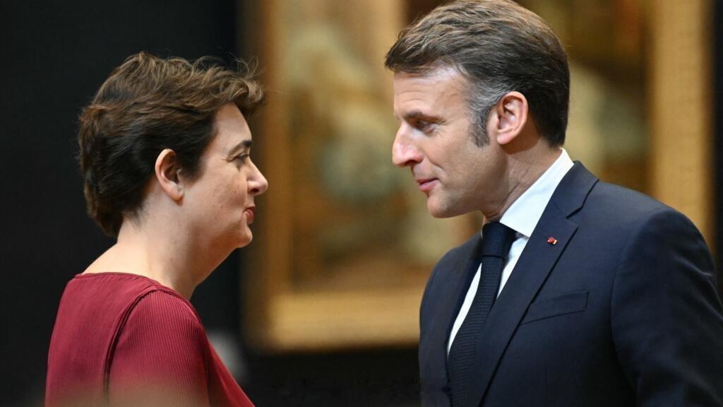 海外新鲜事 法国总统马克龙已接受洛朗斯·德卡尔（卢浮宫馆长）的辞职。爱丽舍宫表示