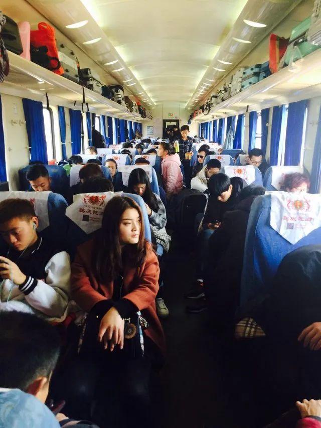 2006年深夜，一个女孩刚刚从网吧里出来，正在往家走，突然就遇到了3个蒙面大汉。