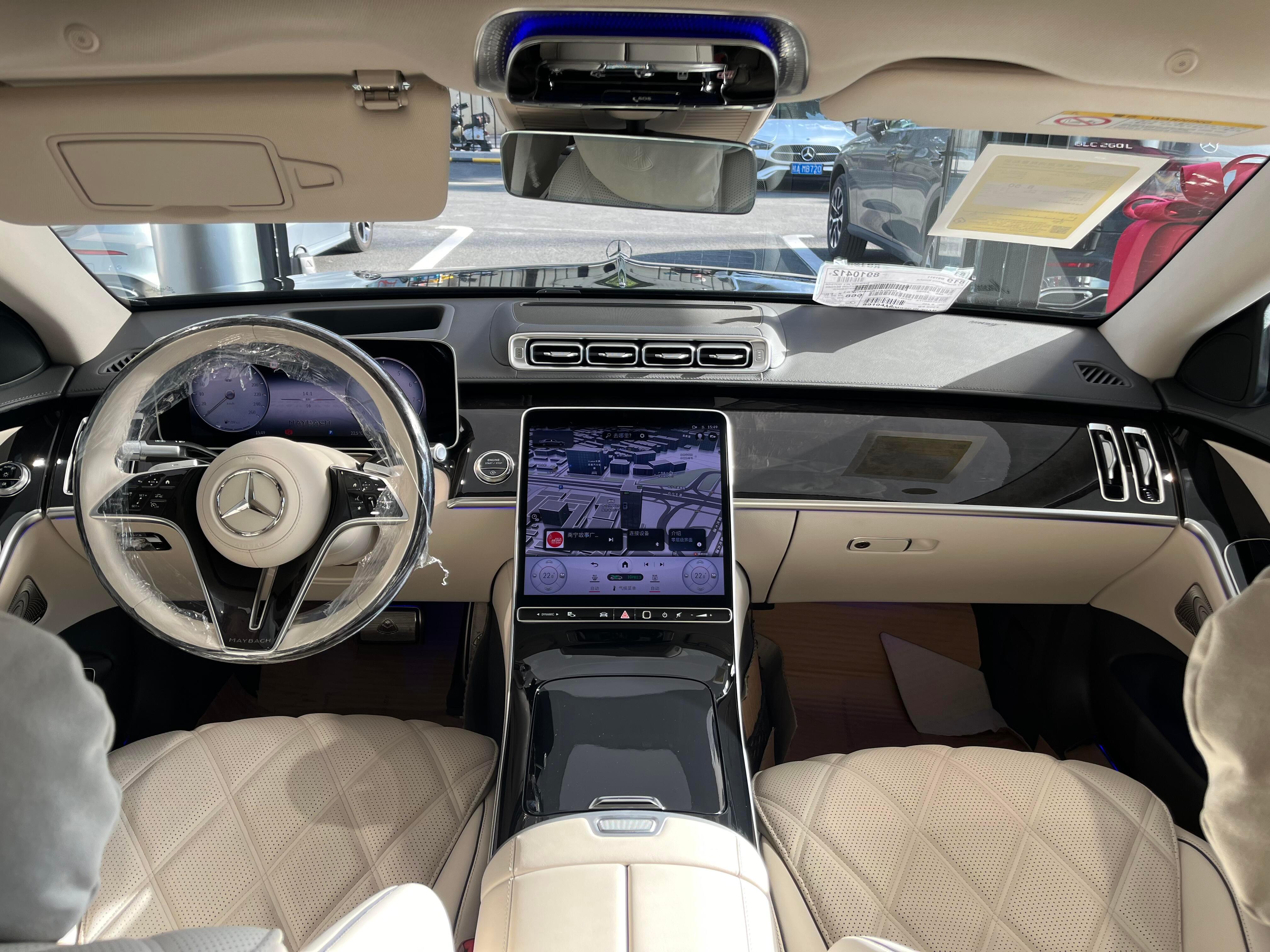 奔驰s480 迈巴赫指导价146.8万黑外米内和黑外棕内都有曾经加价达到过10万