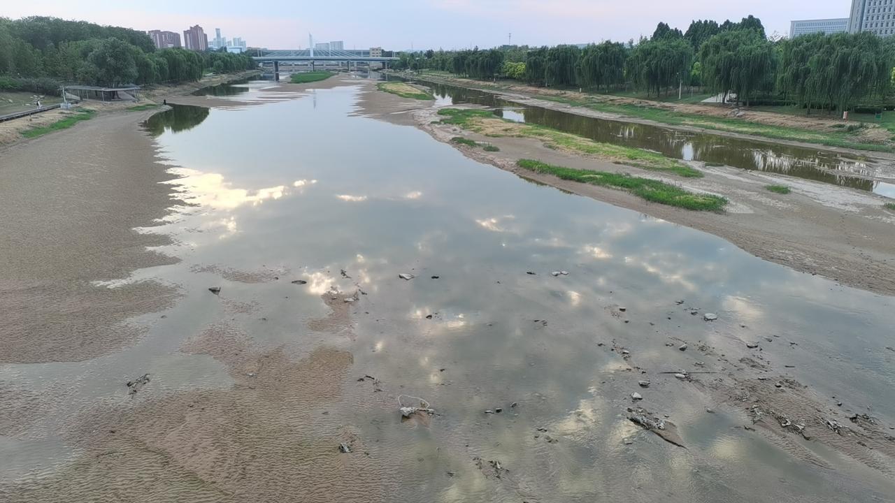任泽平千万粉丝，索问思超过百万，但我想说的是，真正的业内人士，看他们的观点一眼就