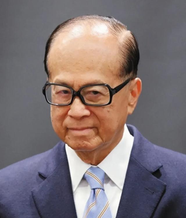 李嘉诚真乃狠人！为了娶到妻子庄月明，李嘉诚不惜单身到35岁，而且很多人不知道的是