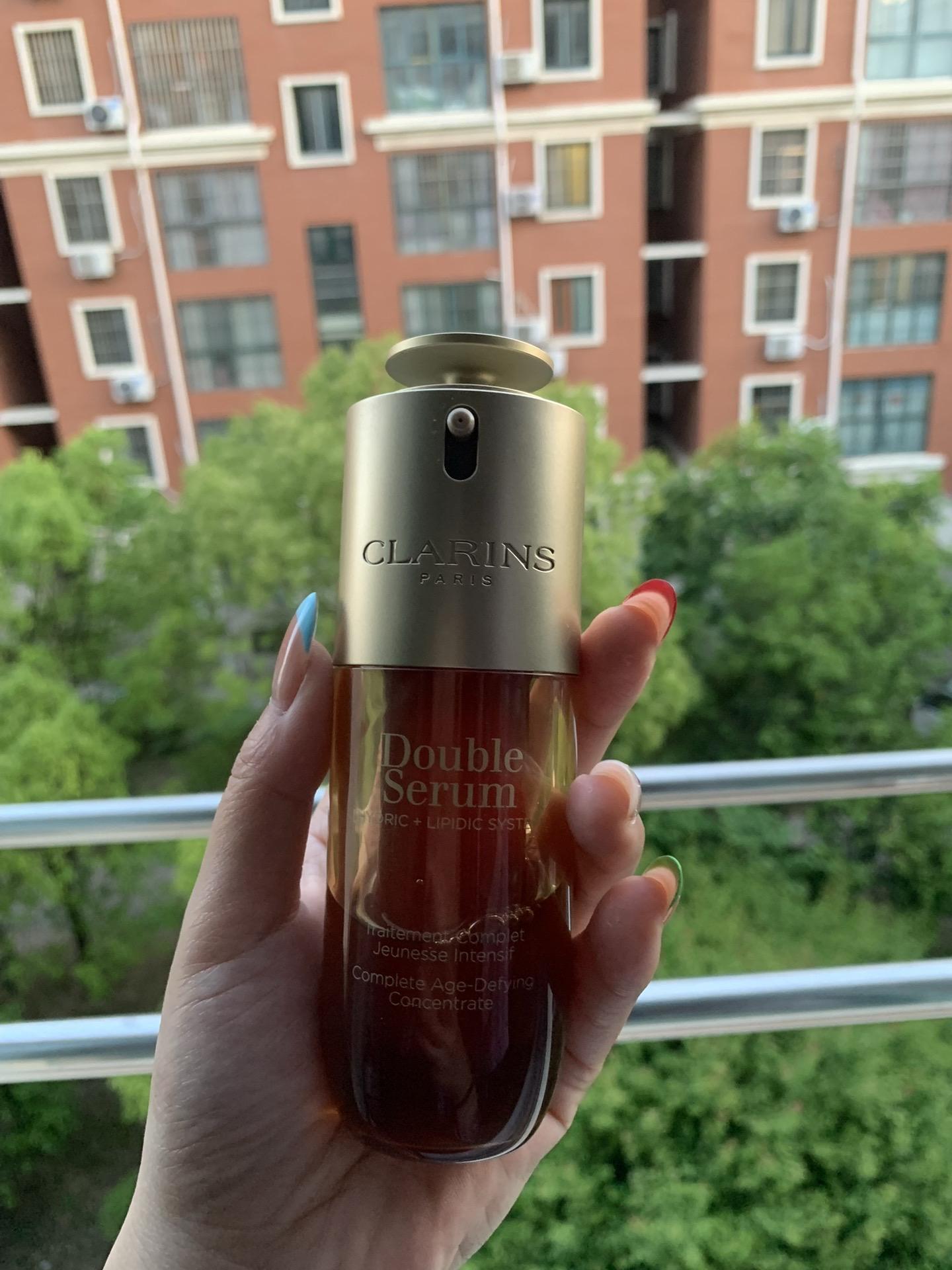 娇韵诗双萃精华正确使用方法。敲重点:一定要一泵按到底，才会融合，可以用...