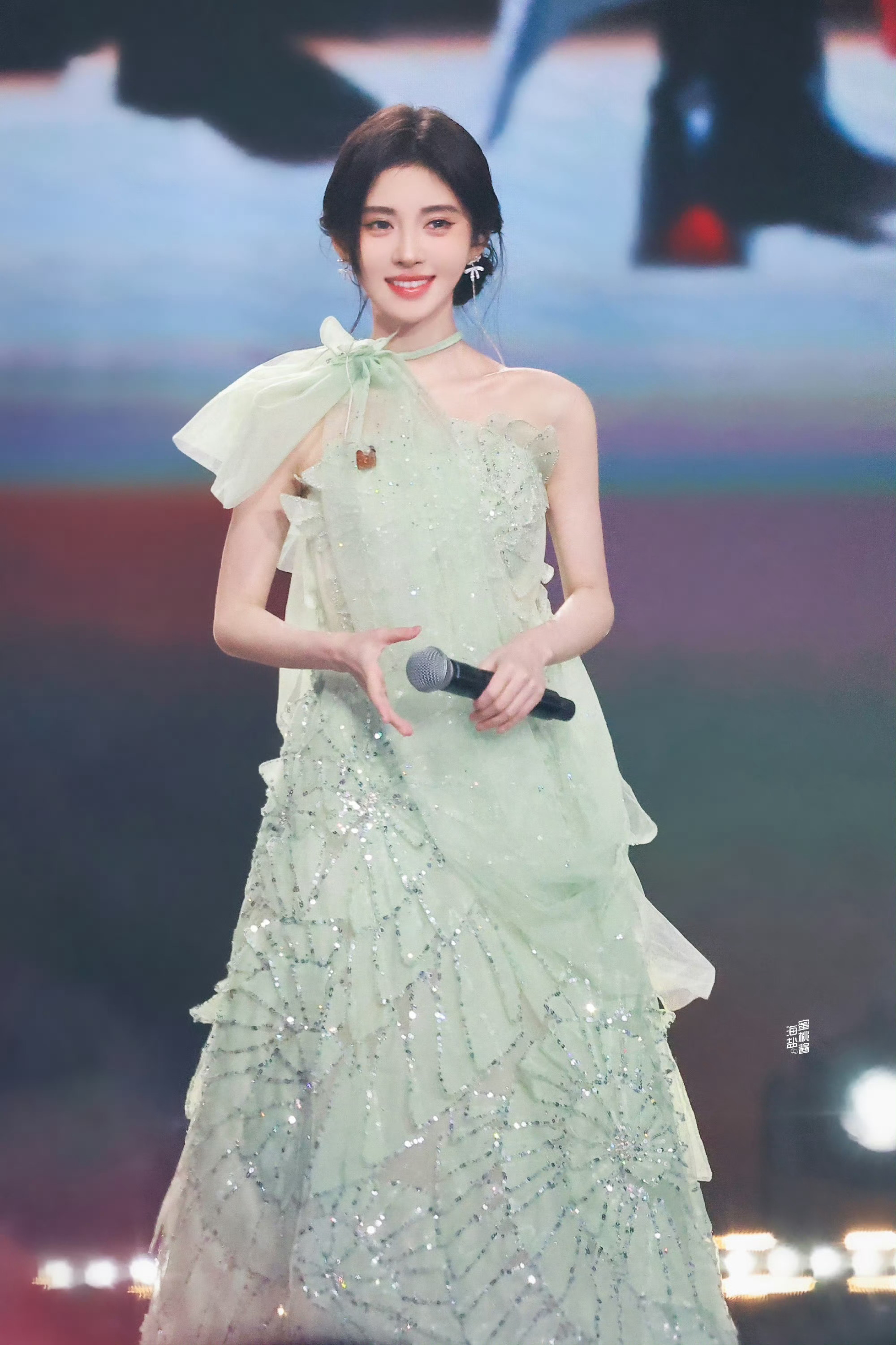 jjy鞠婧祎jjy鞠婧祎苏绿夏"我的月亮永悬不落我的向日葵永远向阳而开我的爱意至
