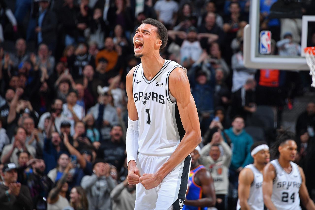 文班有点超纲，开拓者不是没有机会！
虽然开拓者输给了马刺队，但是从比赛来看，开拓