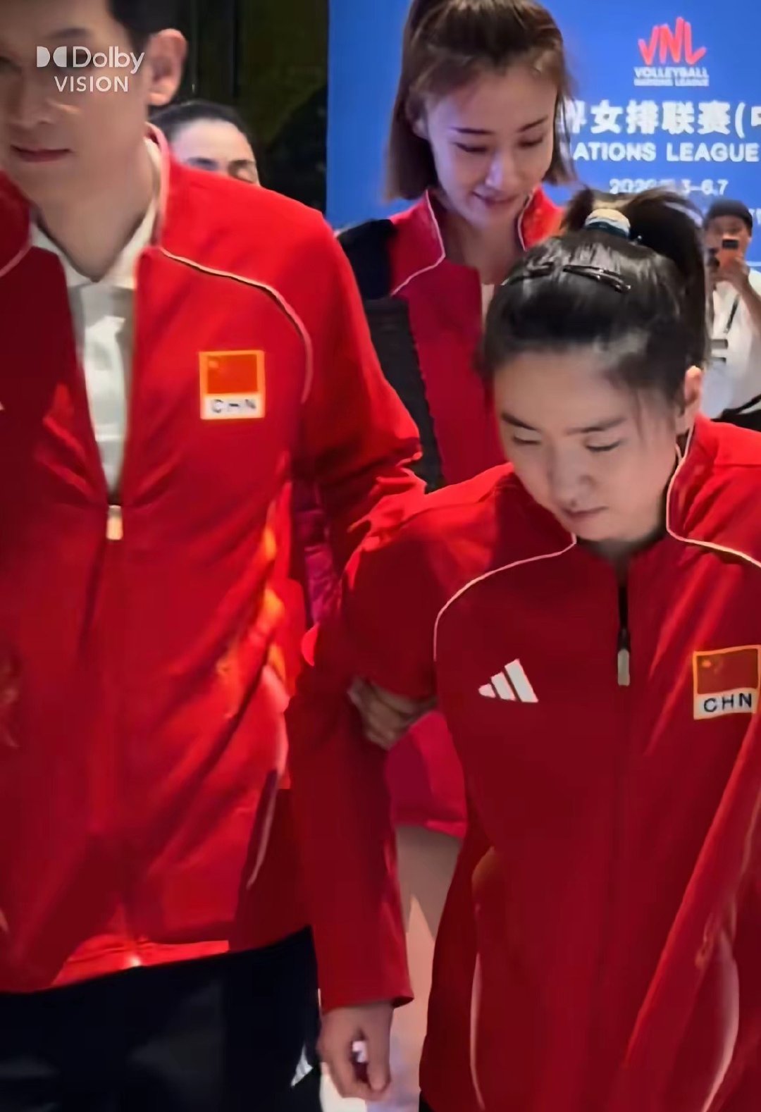 重要通知！重要通知！中国女排VS波兰女排这场压轴大战，是在今晚上的19：00打响