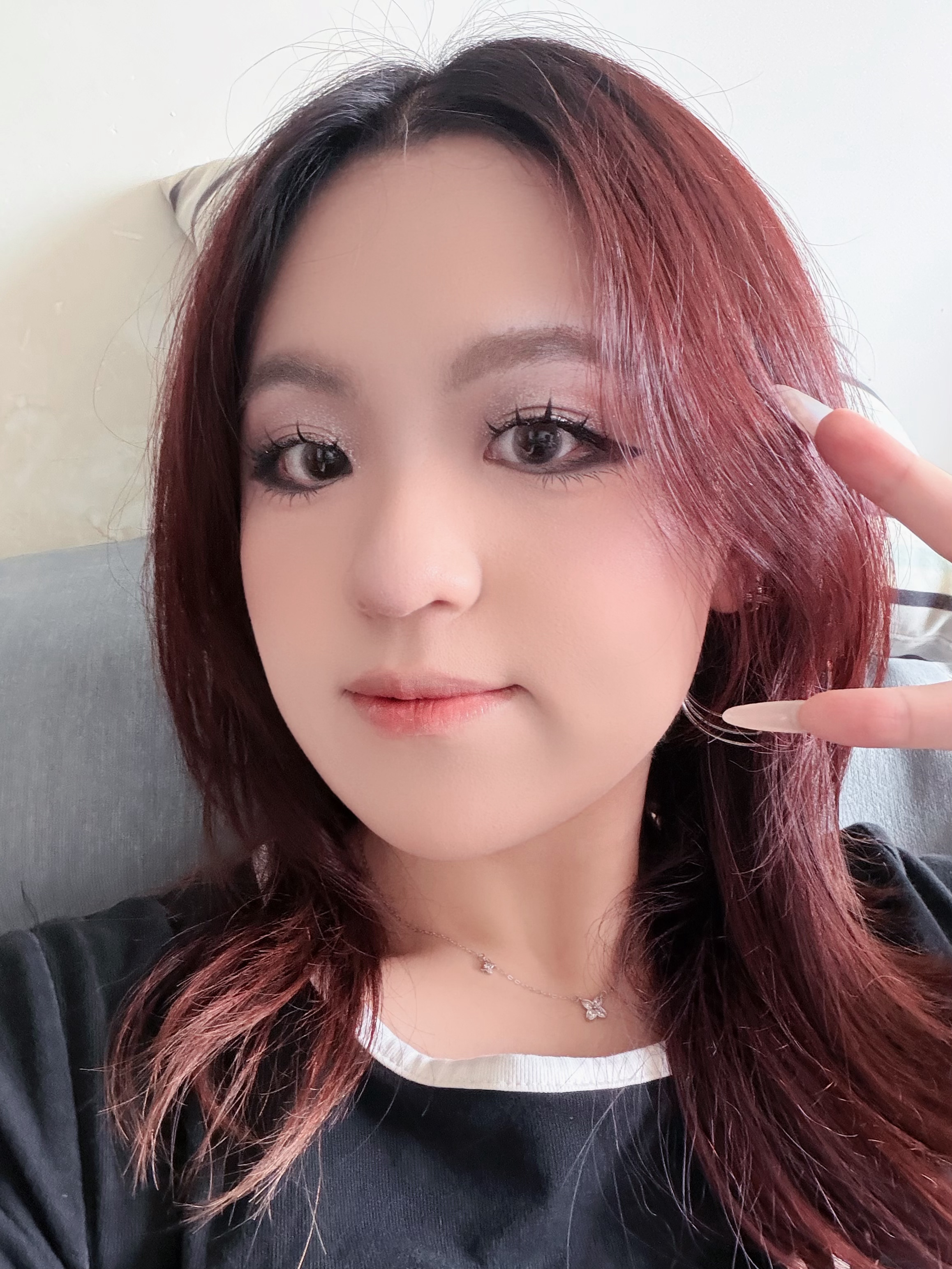 画完烟熏妆之后我自己都认不出来我自己了