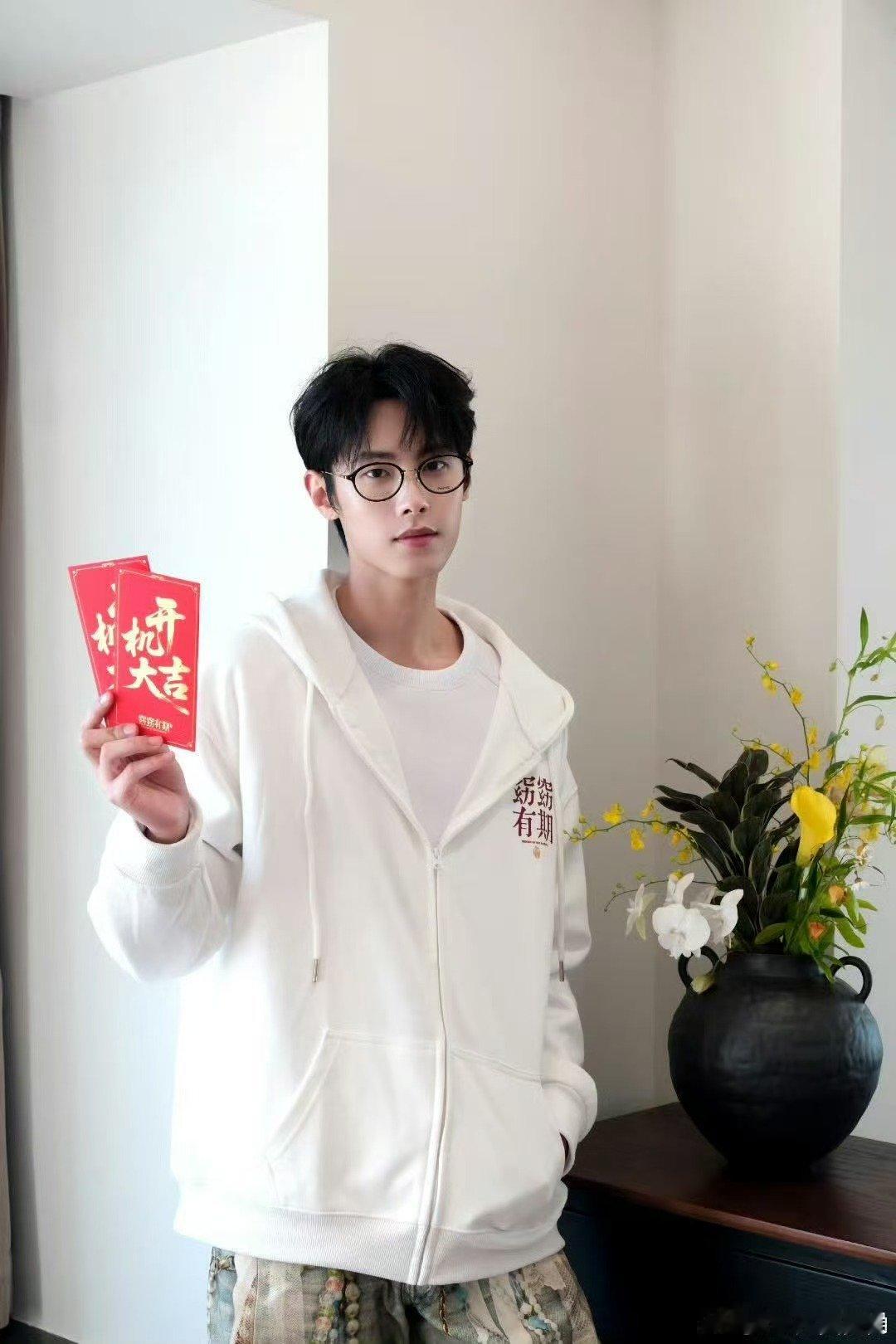 世子妃终于要有名分了 锁定董子凡崔晋百！兼具学霸智商与温柔底色，单眼皮自带萌萌气