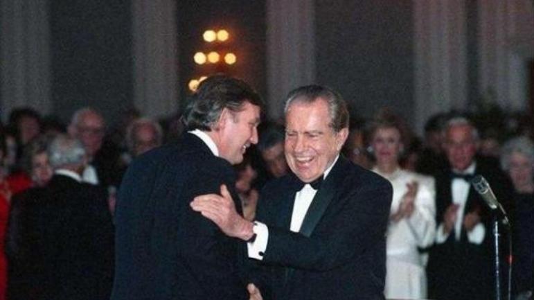 特朗普骂尼克松打开了中国的大门，骂卡特与中国建交，骂克林顿让中国加入世贸组织，骂