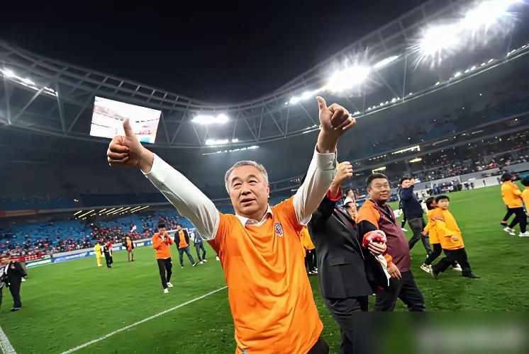 不要惦记李霄鹏指导还能回来拯救青岛海牛了

还有四轮比赛，2026赛季中超就将画