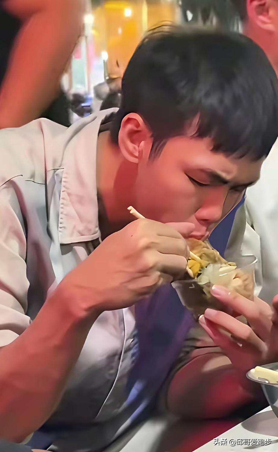 说真的庞峥麟下赛季可以离开了，呆在江苏队没有未来的！
昨晚的比赛说实话江苏不是外