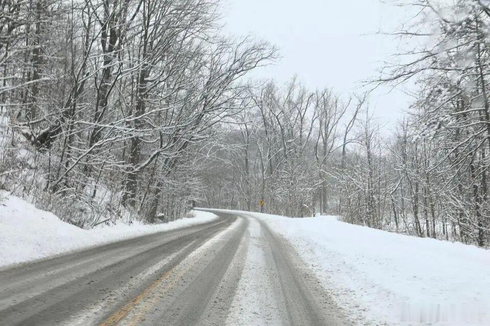 【爱车安全贴士北京周末有雪，雪天出行不 “打滑”，这份攻略请收下 】据北京市气象