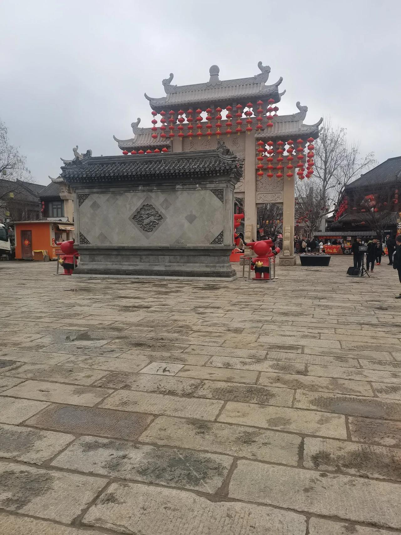 新年爱好打卡即墨古城，全家来即墨古城打卡啦，虽然到处都是商业化，但是有新年的喜悦