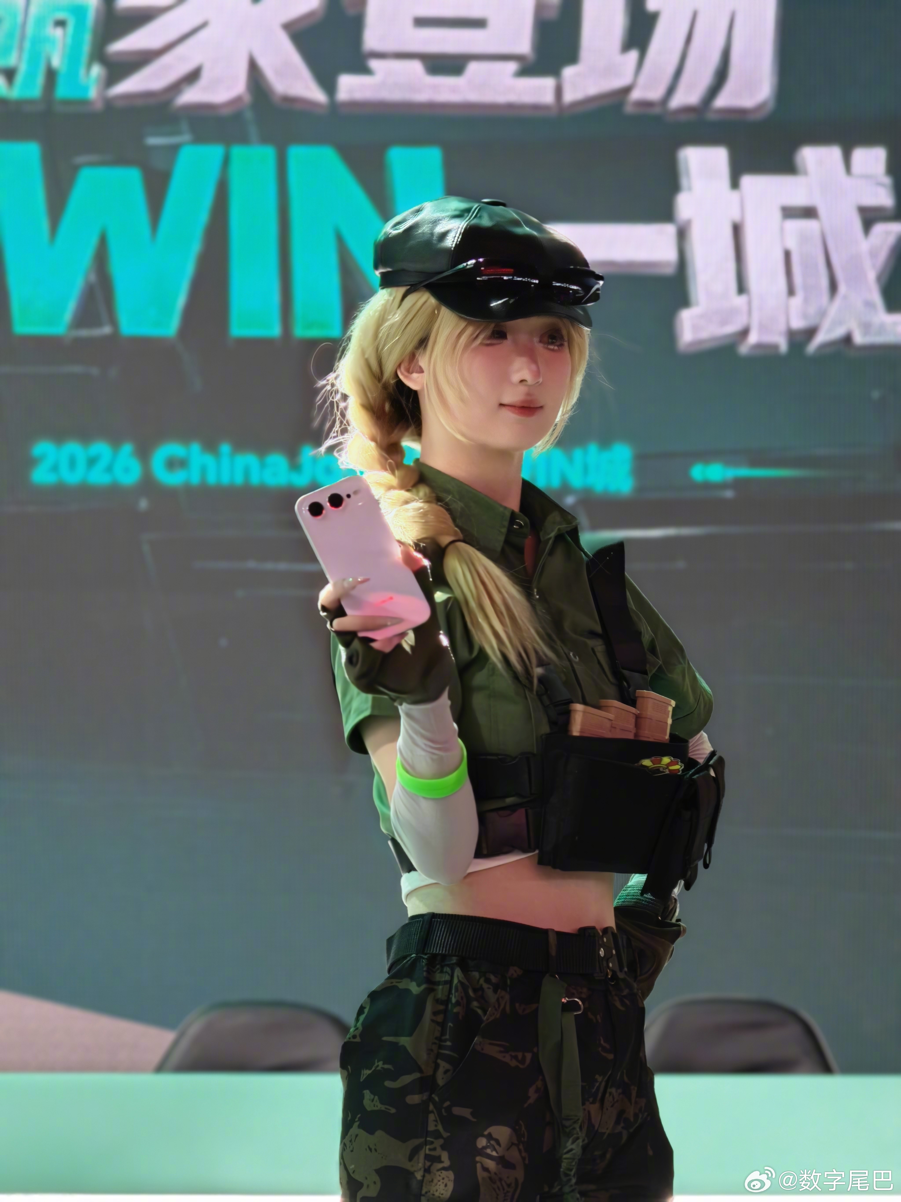 chinajoy 骁龙馆其实还没算正式开馆，但是show girl们都已经在营业
