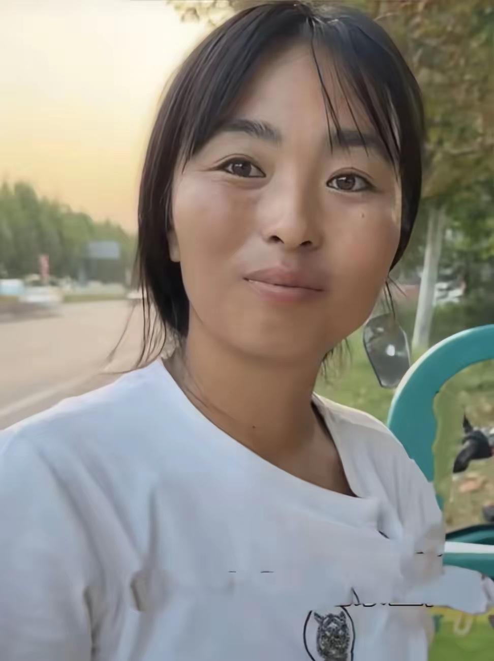 22岁嫁人连生两子，90后女子接手下家5个孤儿，4年后活成全村榜样

2021年