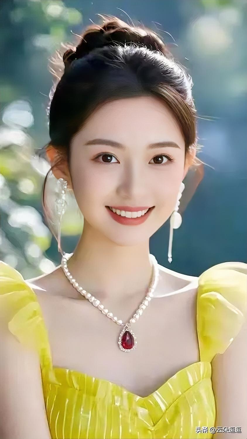 甜美优雅的公主风，闪耀的珍珠项链和耳环，让人心动不已！💖✨