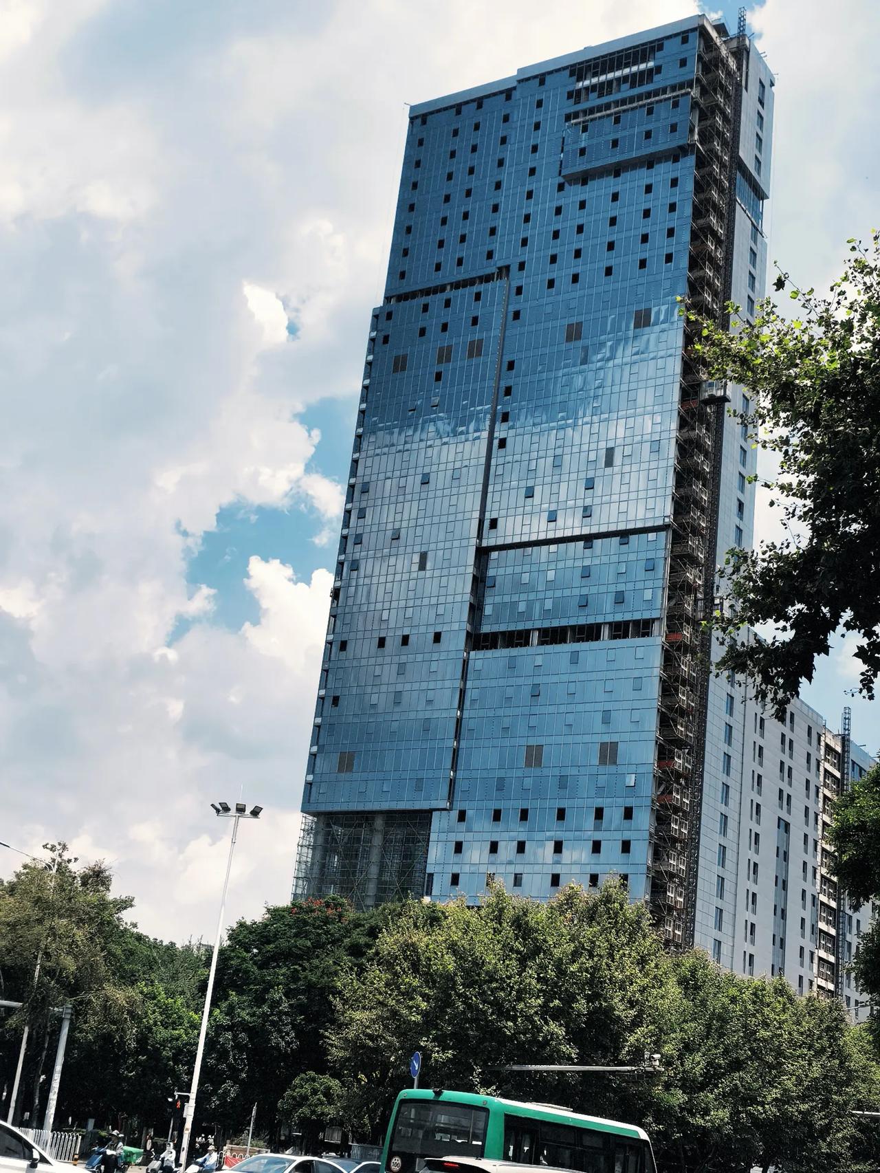 昆明拆除重建的地标建筑，拆除前也是这一片区的地标，拆除之后还是这一片区的地标，项
