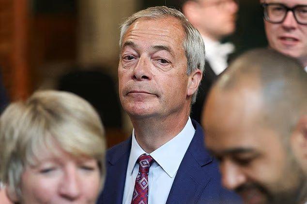 【英国白厅密谋：若改革党领袖法拉奇胜选，将发起罢工破坏其执政】

英国白厅官员正