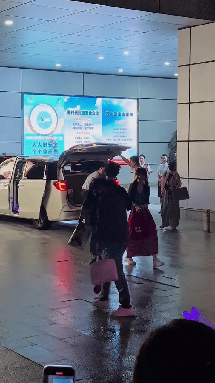许凯和田曦薇在牵手饭撒了！《子夜归》快点播吧[ok] ​​​