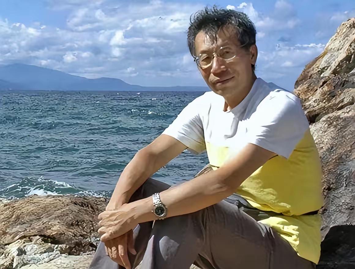 他是"中国耻辱"，到处洗白"侵华事件"，回国参加母亲葬礼被抓。


袁克勤，19