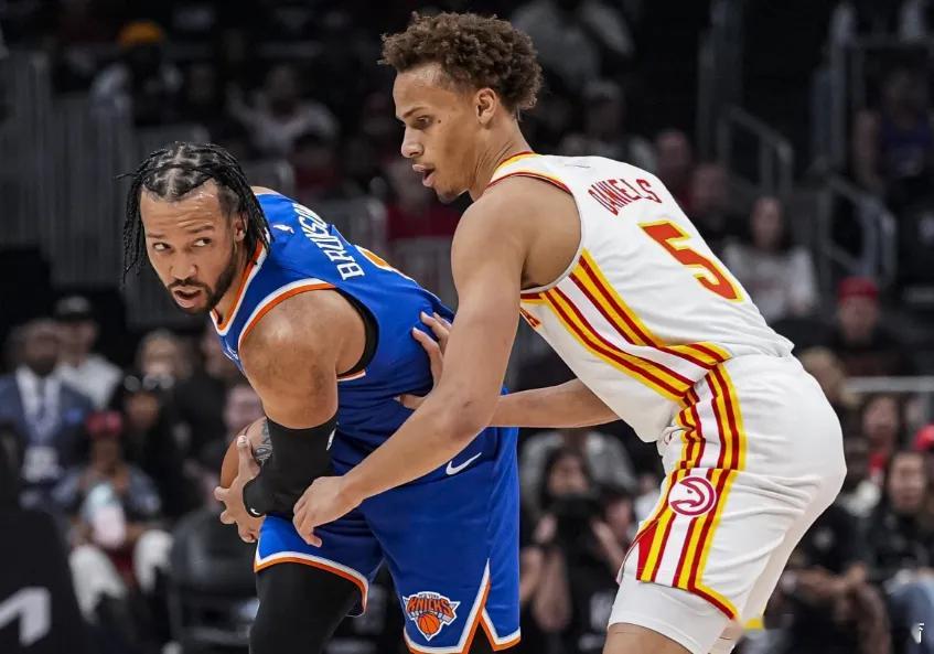 NBA季后赛首轮G6尼克斯客场对阵老鹰，尼克斯一边倒碾压老鹰，首节打出40-15