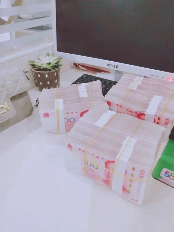 只靠打工攒下100万，这事儿对普通人来说挺难，但也不是没可能。过去我花钱没规划，