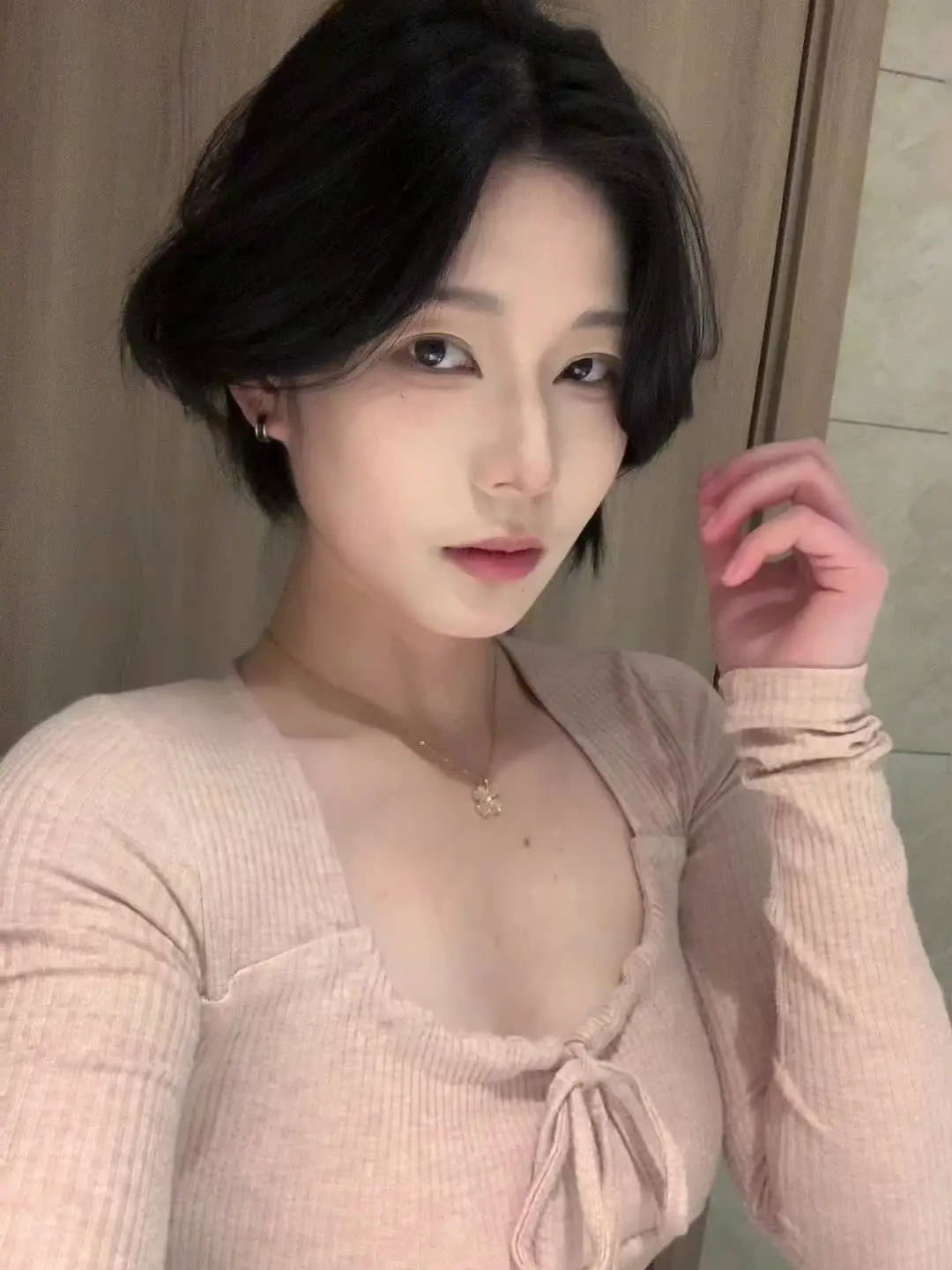 你问西湖水 偷走她的几分美 高p小妈