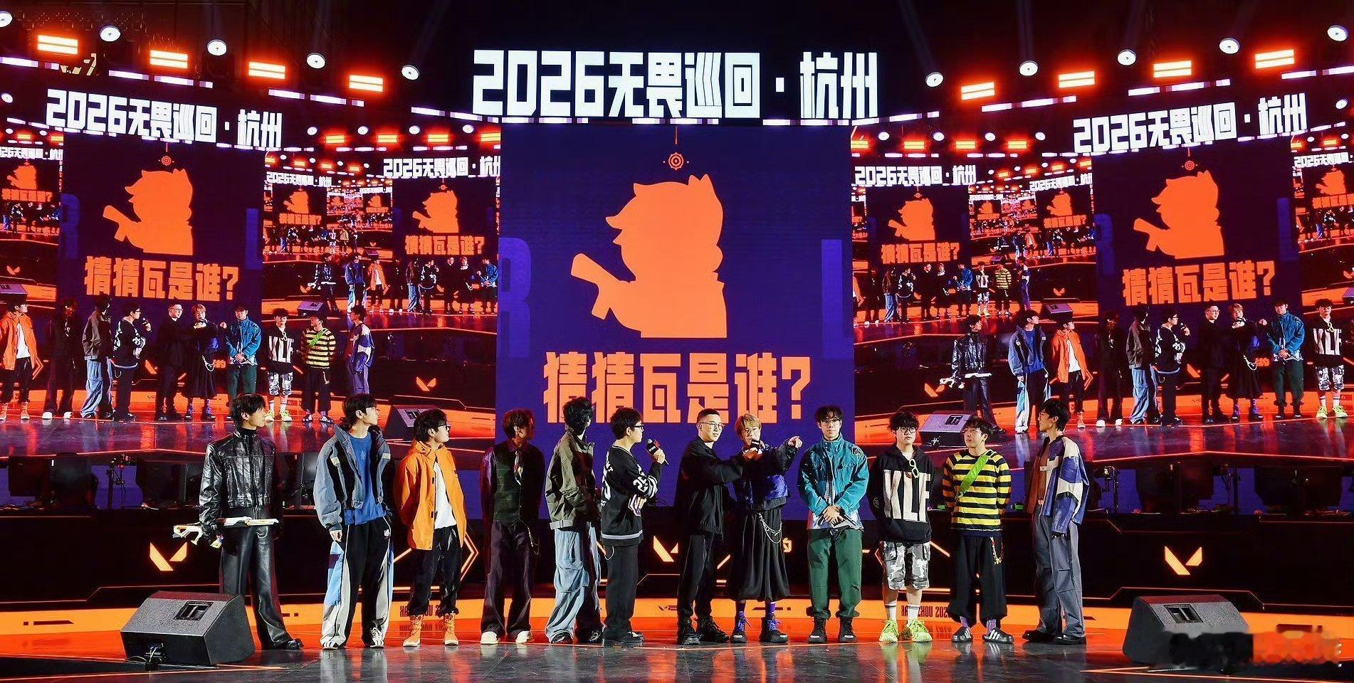 无畏契约杭州时装周电竞与时尚完美交融，角色服饰线条利落利落，配色大胆鲜明，科技机