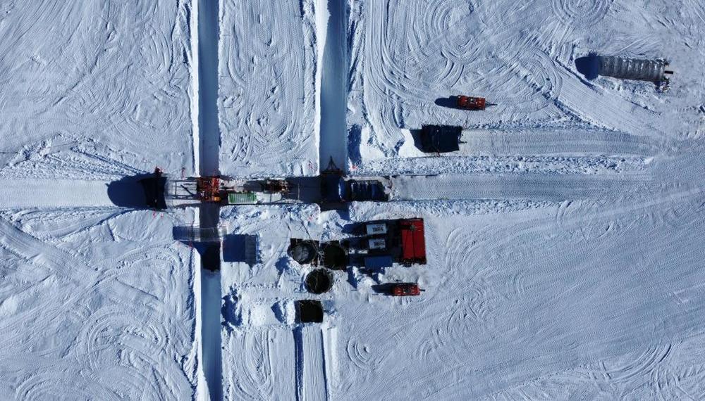 记者4月7日从自然资源部获悉，中国第42次南极考察队成功完成我国首次南极冰层热水