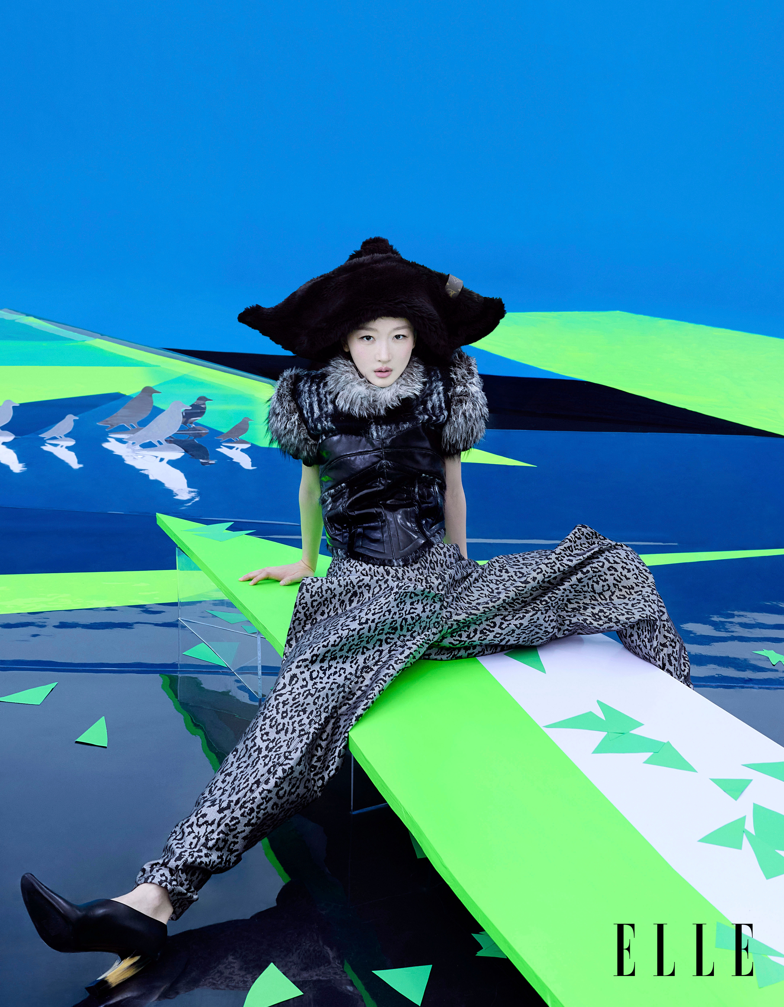 周冬雨ELLE金九封面周冬雨金九封面揭晓， Louis Vuitton  +  