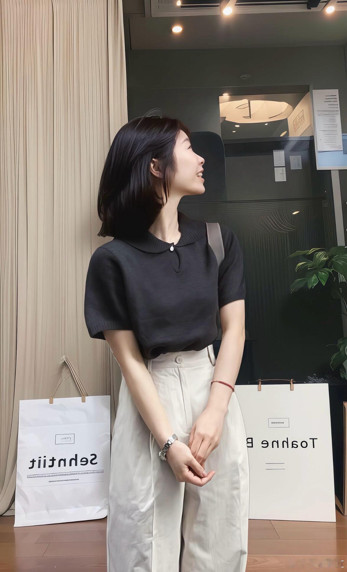 谁能拒绝又舒服又高级的韩系松弛感穿搭啊～这套「黑衫+米白阔腿裤」出街回头率爆表！